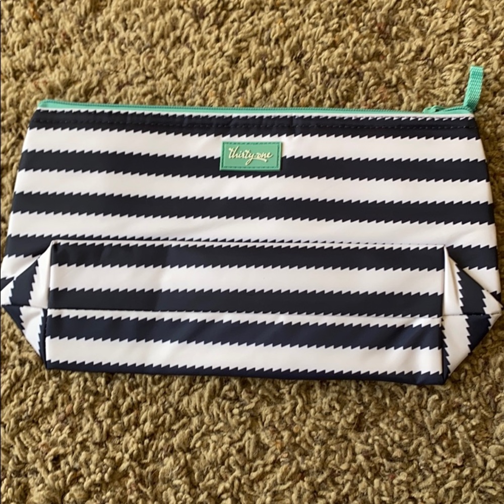 Thirty One medium thermal zipper pouch